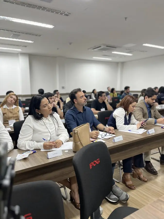Membros concentrados durante um Encontro do Círculo em Manaus